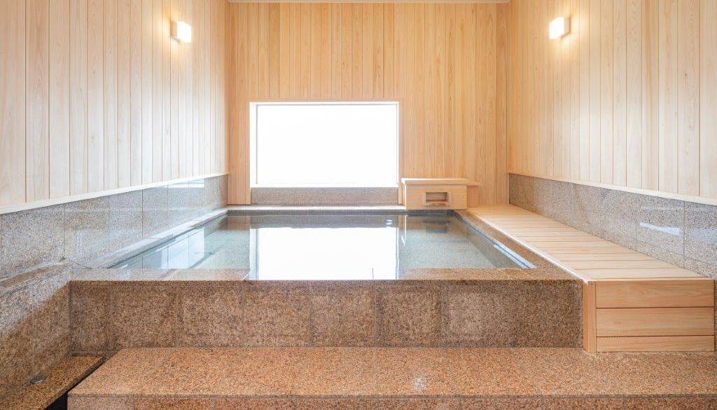 貸切風呂で
ゆっくり温泉浴 / 2