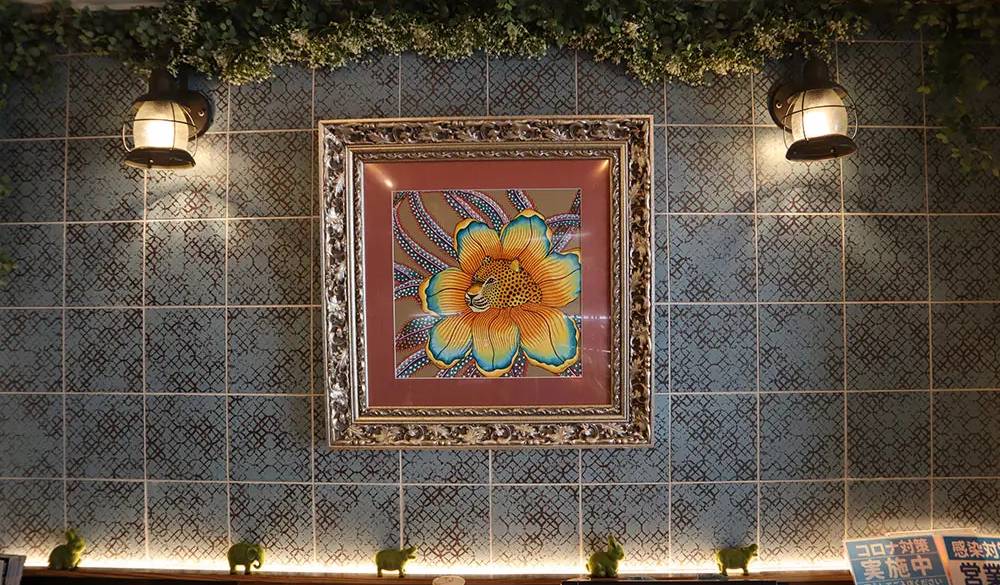 ヘルシー&ビューティーなメニューが並ぶ「べジビエ」の店内は、アートが飾られていたり、動物のオブジェが置かれていたりとフォトジェニックな雰囲気。