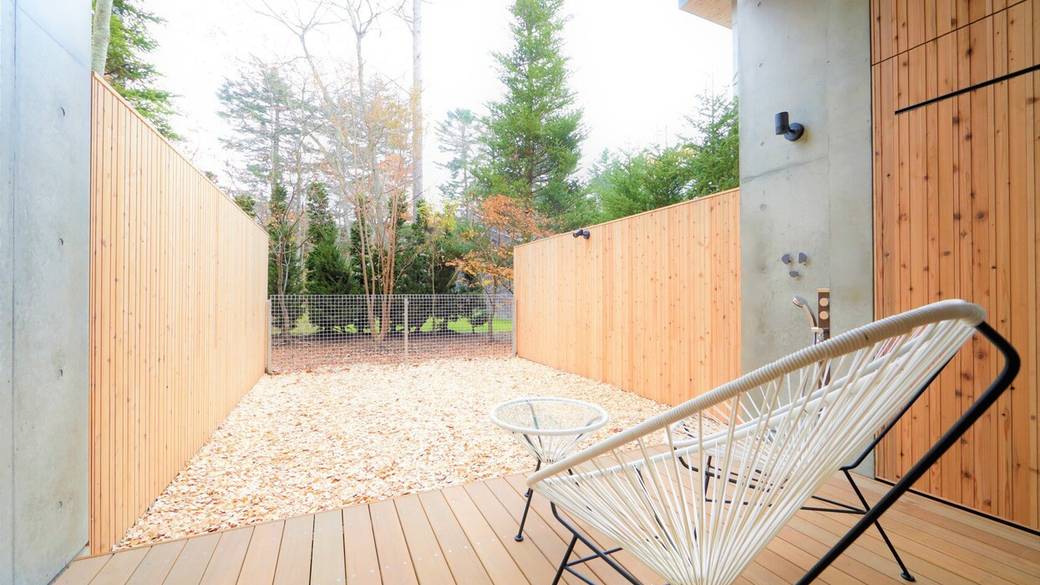 専用ドッグランで
のびのび遊ぼう / 1