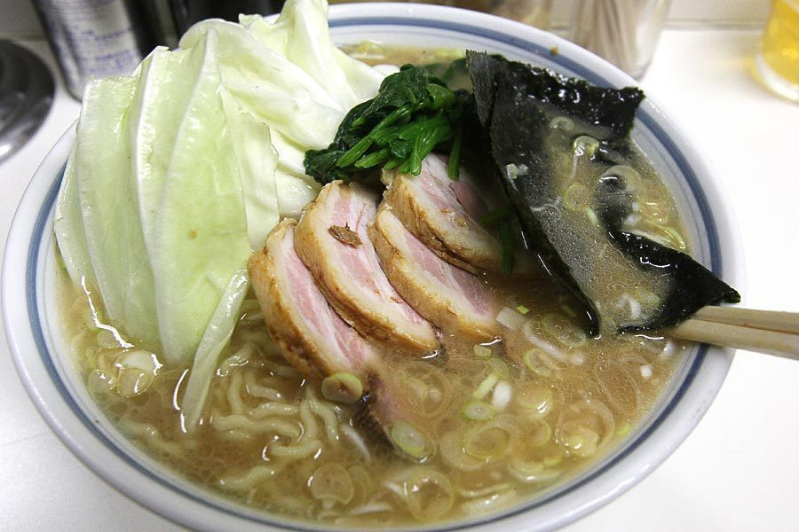 「らぁめん 福や」料理 813039 チャーシューメン、800円。