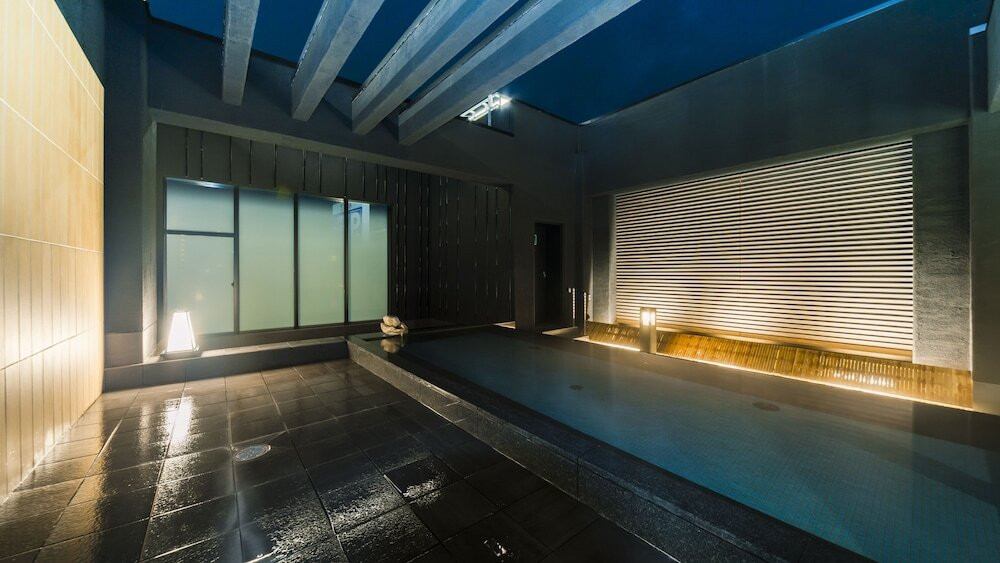 最上階の露天風呂「スカイスパ」で歩き疲れた身体をケア3392165