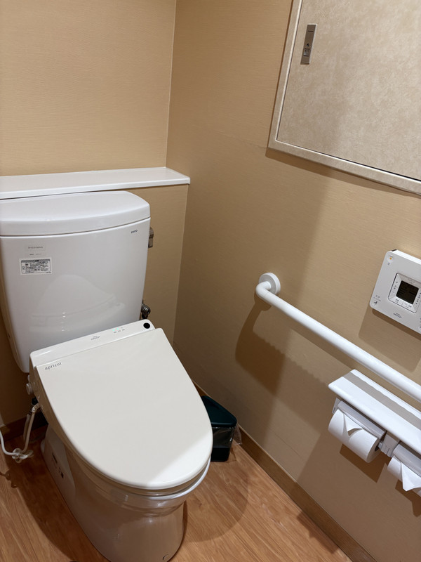 トイレは明るくきれい