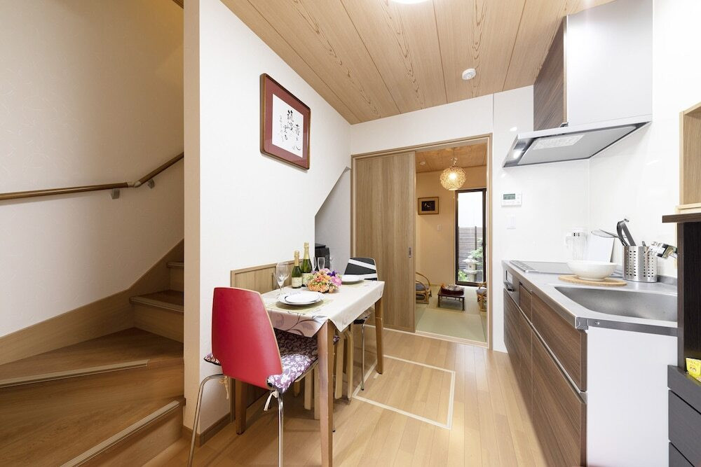 客室内のダイニングエリア