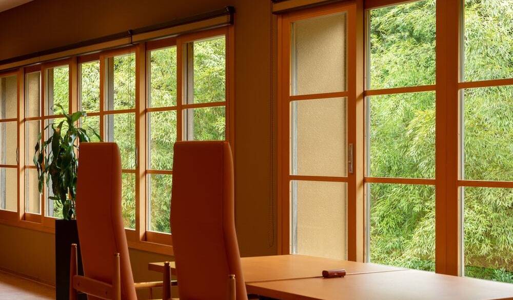 木漏れ日を感じる
ダイニングで朝食 / 1