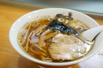 「春木屋 荻窪本店」料理 892865 中華そば　なんと８００円！