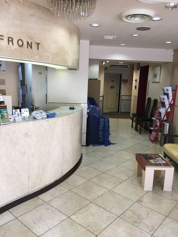 チェックイン / チェックアウト キオスク