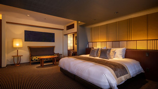 [401] 露天風呂付 キングサイズベッドルーム / 45平米(禁煙) : 食事処