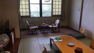 和室 (湖水側) 禁煙