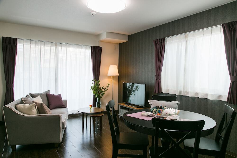 客室内のダイニングエリア