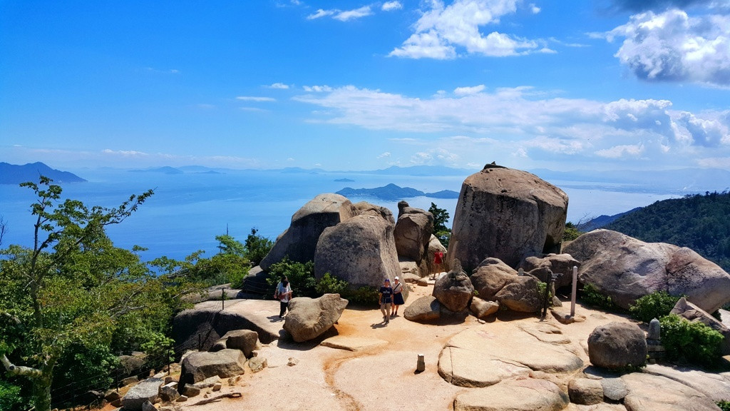 神秘が宿る神々の山。不思議がいっぱいの弥山746422