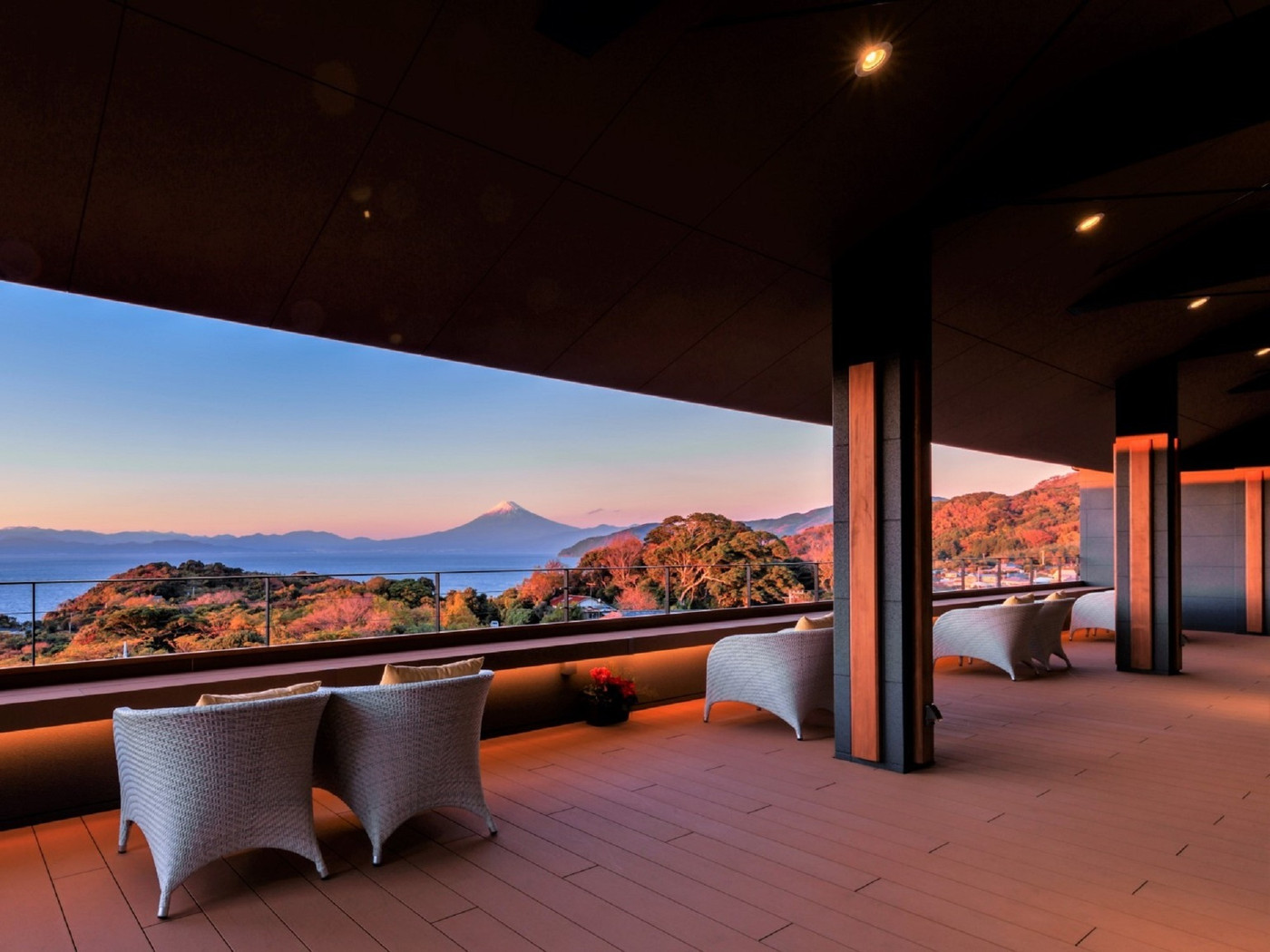 富士山の前で永遠の愛を誓う♡「結テラス」で夕日に染まる絶景を4375529