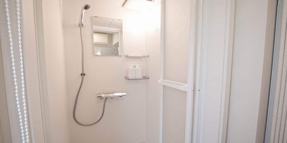 バスルームのシャワー