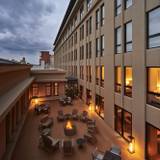 ラウンジ＆パティオで
焚き火にあたる非日常 / 3