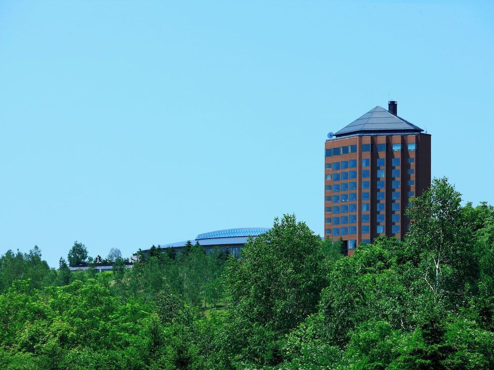 大きな窓から富良野の田園風景が！壮大な自然に心和む4288011
