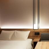 ホテル・アンドルームス新大阪（大阪府 ビジネスホテル）：シンプルで使いやすい14㎡の客室。ダブルサイズのベッドよりひと回り大きい幅1,500mmのベッドなので、2人で寝てもゆとりあり！ / 4