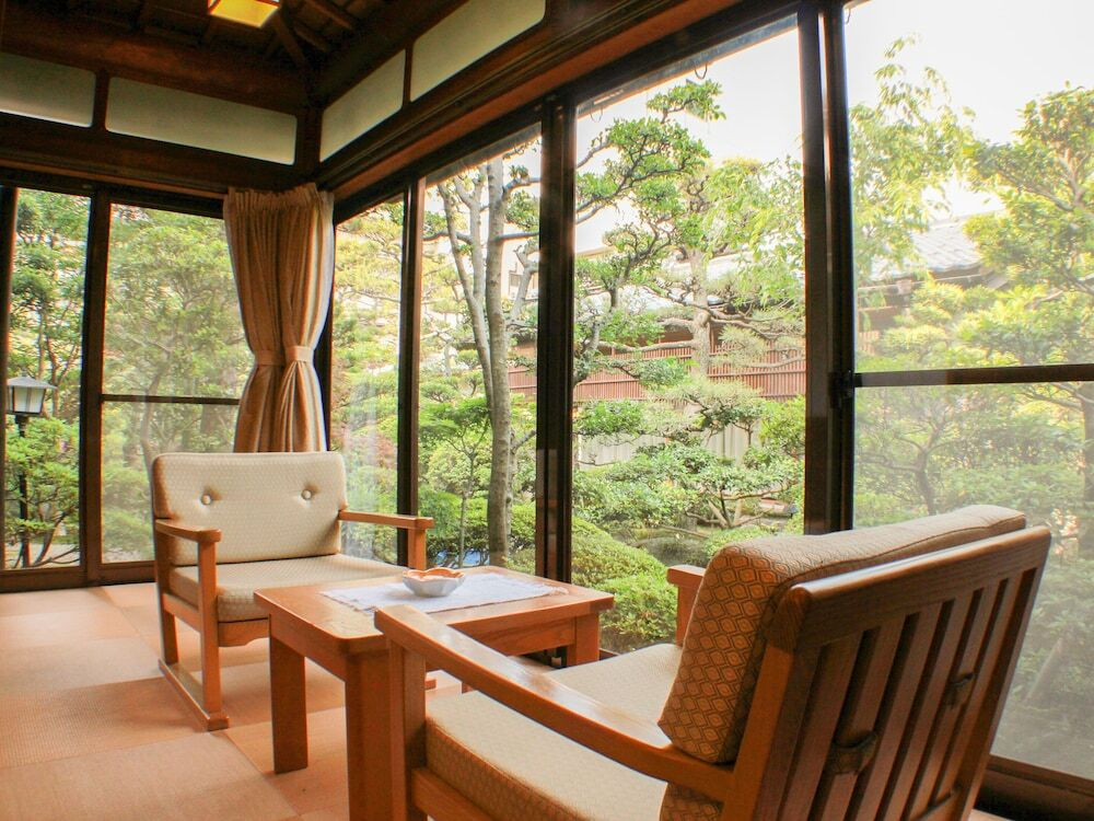 数寄屋造りの重厚な離れで上品な滞在3747757