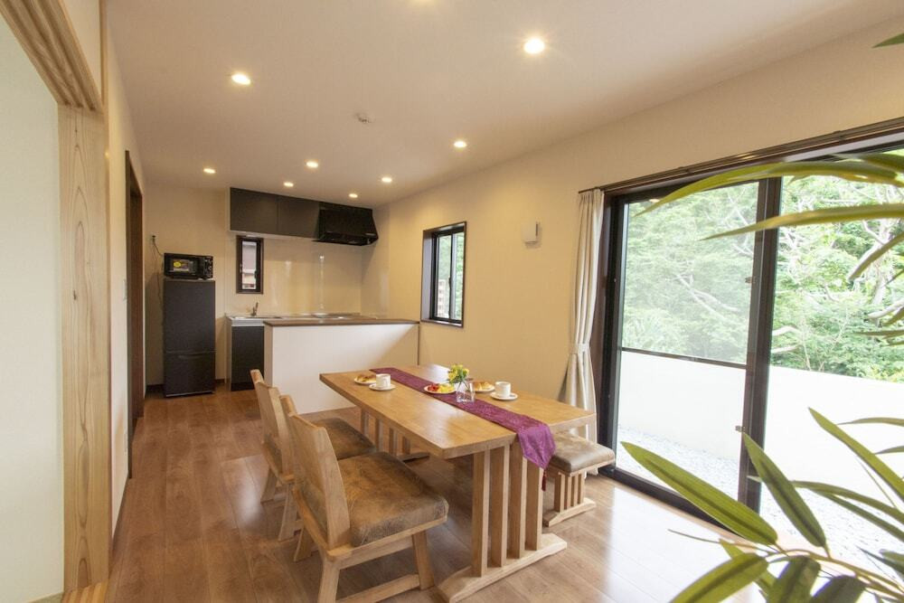 客室内のダイニングエリア