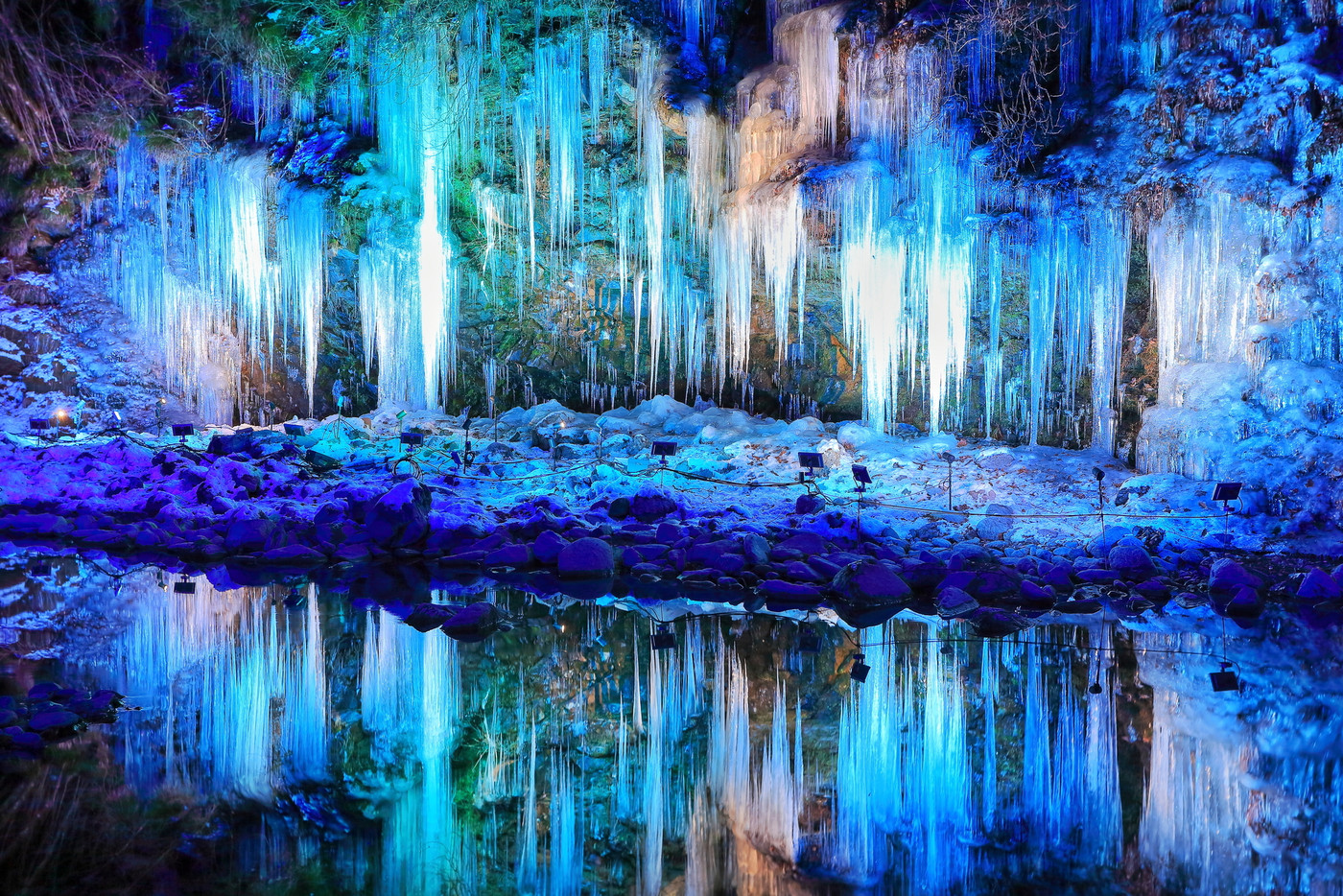 【埼玉県】三十槌氷柱のイルミネーション
