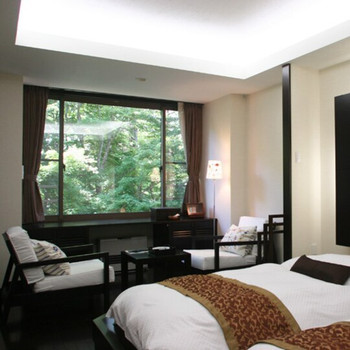 貸切露天風呂でほっと一息。贅沢な源泉かけ流しのにごり湯を堪能しよう3643005