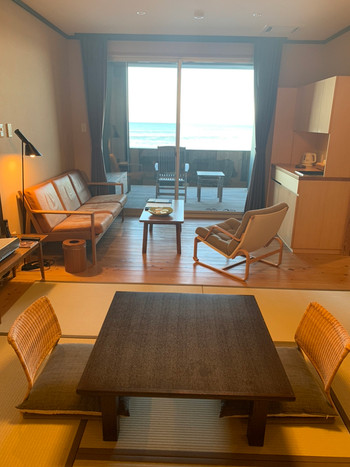 「里海邸　」 その他 167157746 客室のリビングスペースからテラス