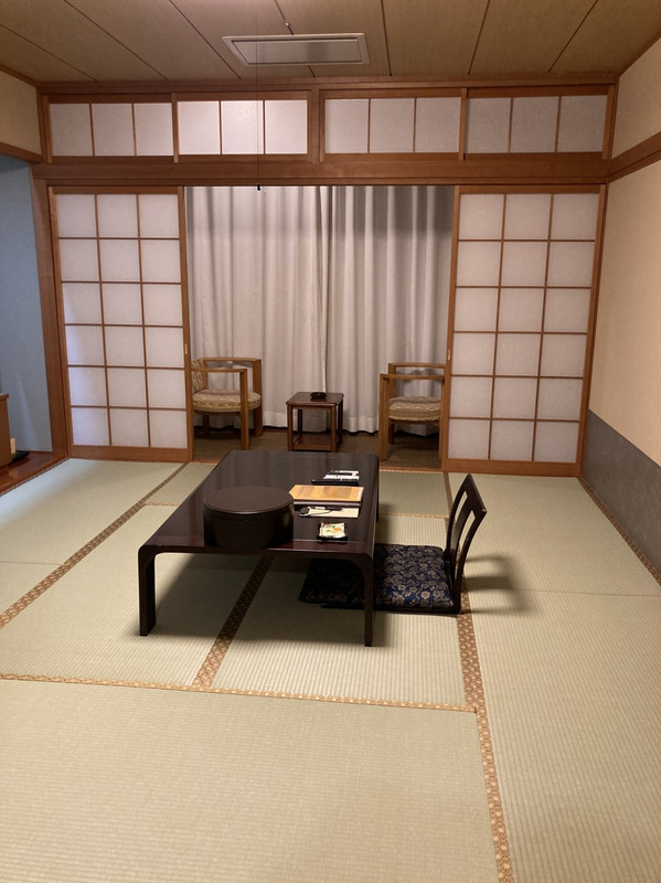 部屋は広々和室