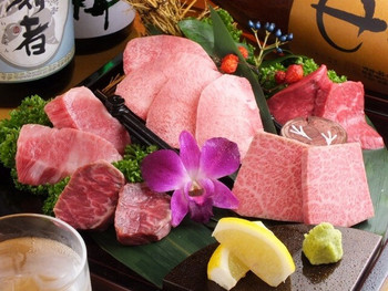「牛酔」料理 766521 人気の極上雌牛盛り合わせ