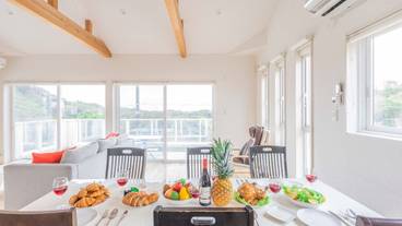 客室内のダイニングエリア / 12