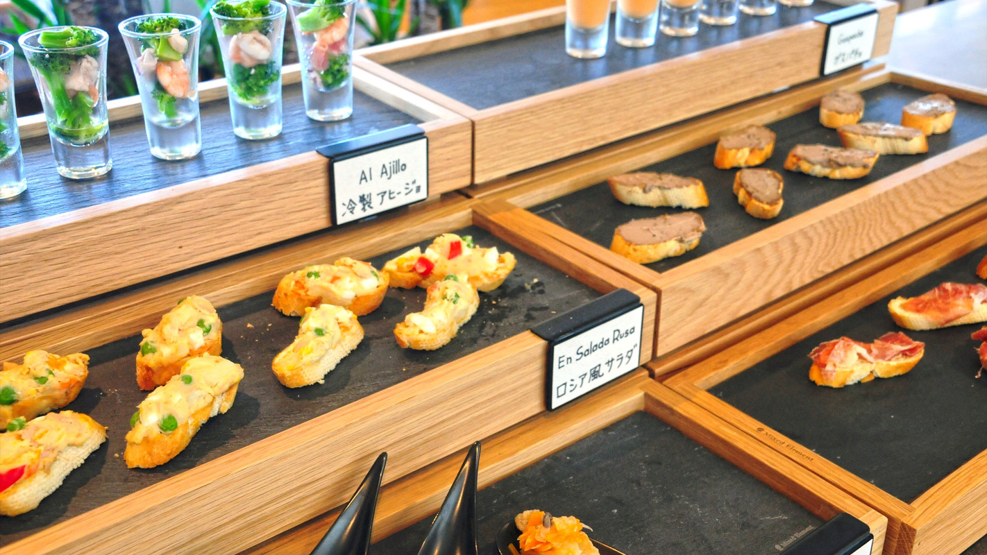 メインダイニング ビュッフェ②