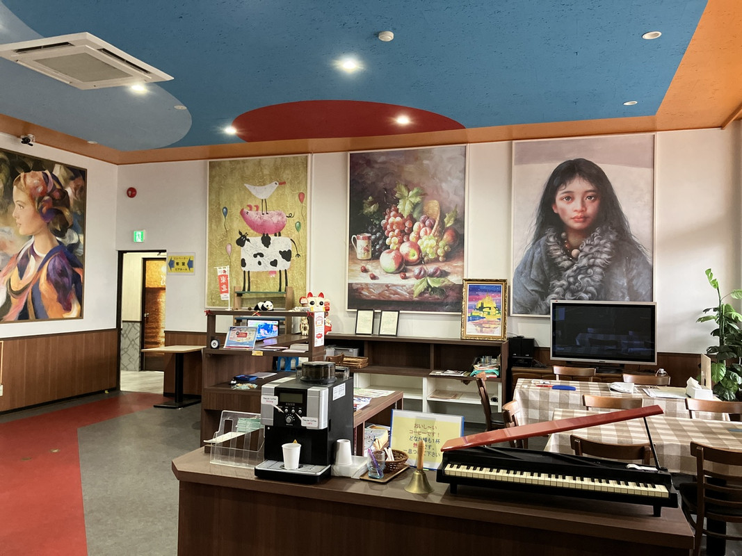 ロビーにもたくさんの絵