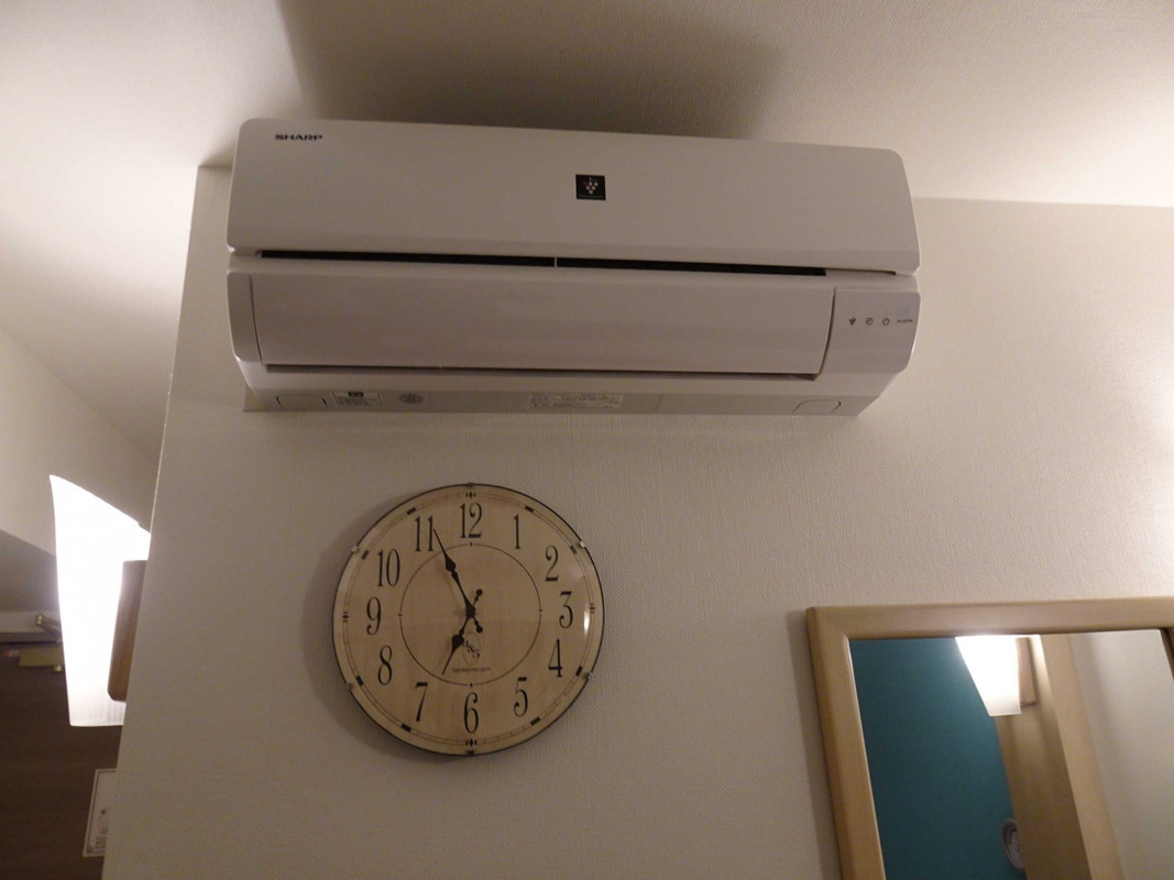 新しいエアコンが付いていました