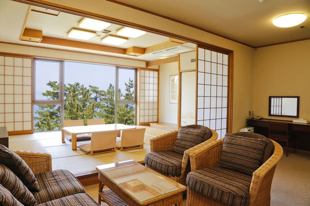 海と山の美景を楽しむ温泉リゾート4037321