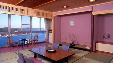 客室内のダイニングエリア / 2