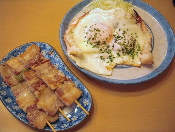 「なると 本店」料理 1206951 えびエッグ500円と精肉串焼300円