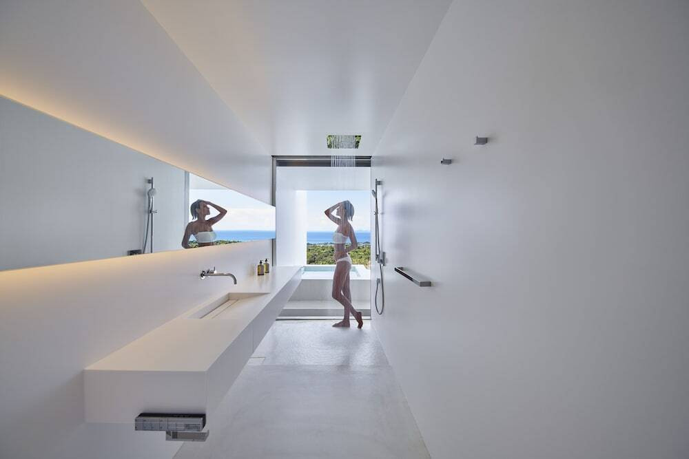 バスルームのシャワー