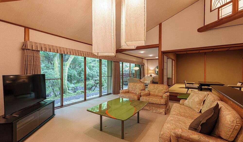 「特別室」リビング / 2