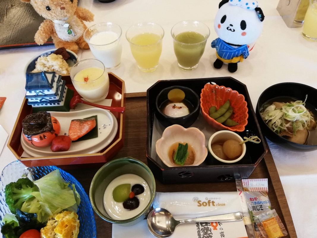 朝食のお重開けたの図