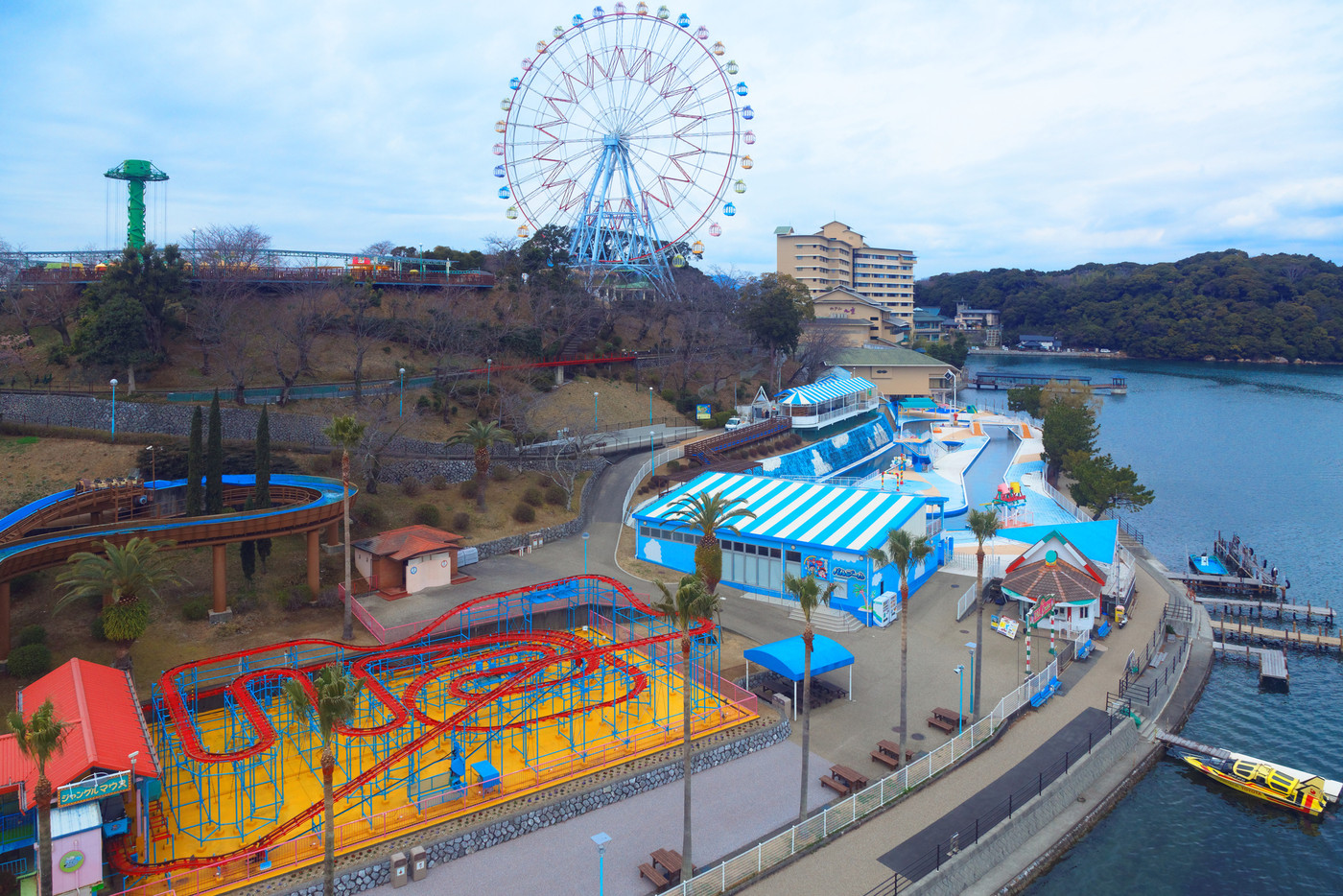 舘山寺ロープウエイより浜名湖パルパルを望む