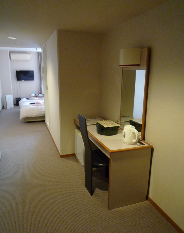 ツインルーム　柱が出っ張る変形的な配置？