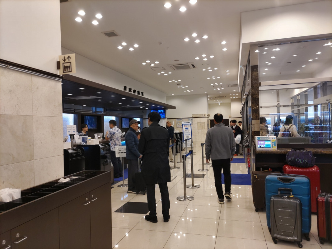 ホテルのフロントロビー