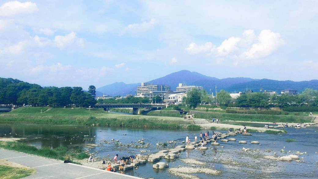 「鴨川」で
ひなたぼっこ / 1