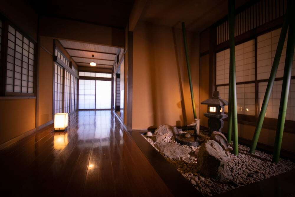 山法師／廊下