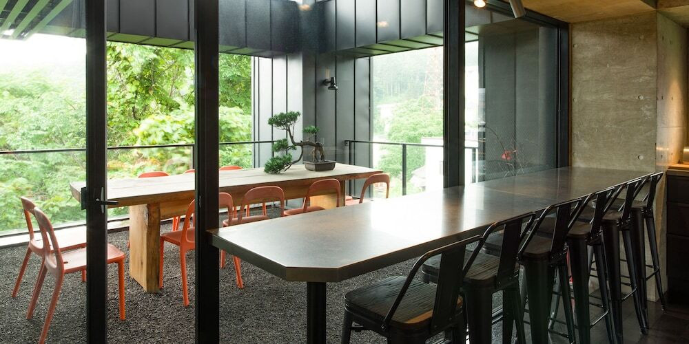 客室内のダイニングエリア