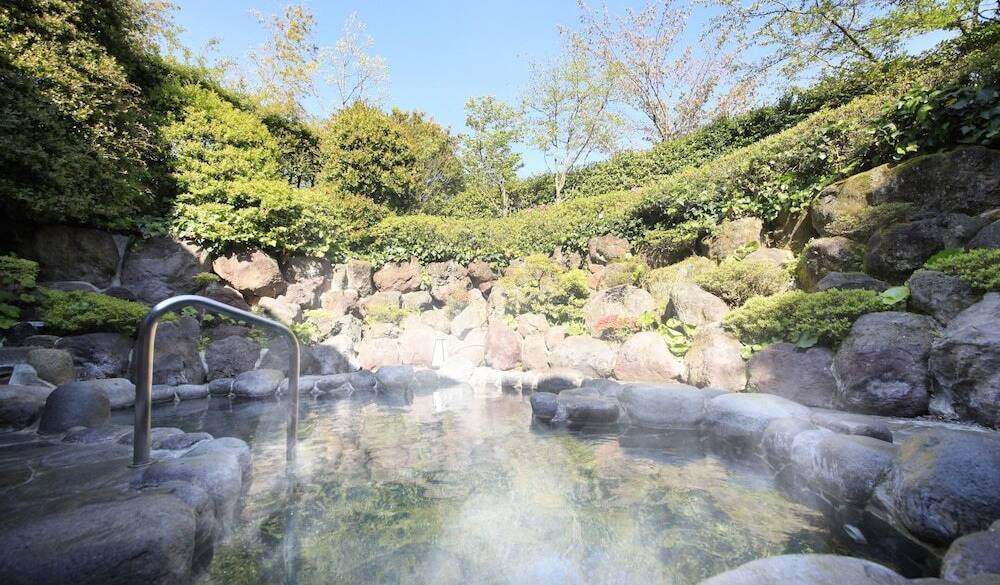 早起きして朝風呂へ
露天風呂でごゆるりと / 1