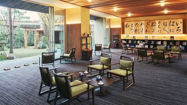 ロビーラウンジ / 3