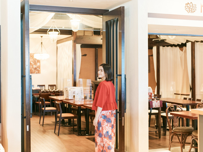 ベトナムのリゾートをイメージした心落ち着く店内。席の間隔もゆったりしているので安心して食事ができますね