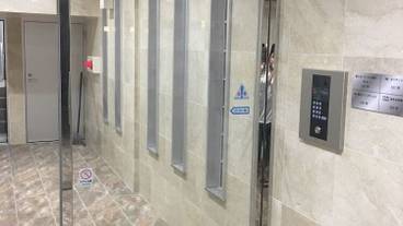 施設の入り口 / 3