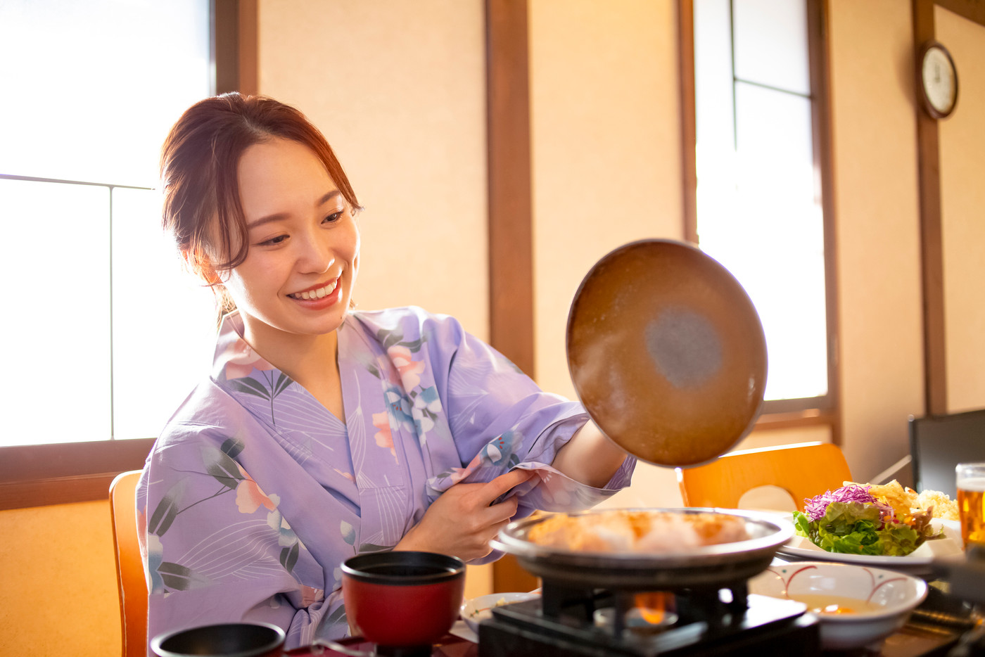 温泉旅行を楽しむ女性