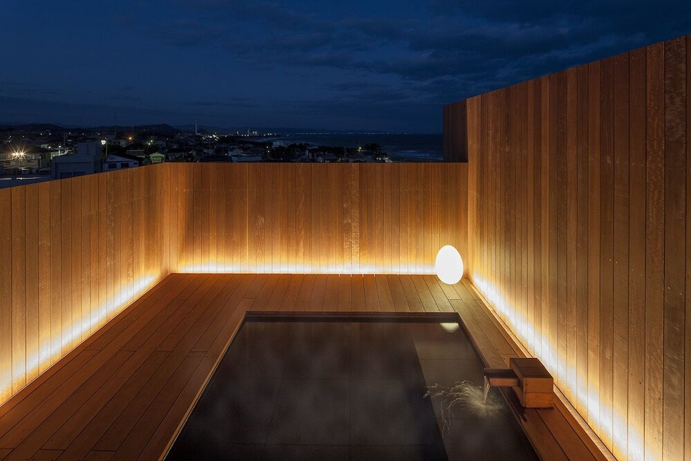 絶景好きカップルは屋上の貸切露天風呂へGO！4008470