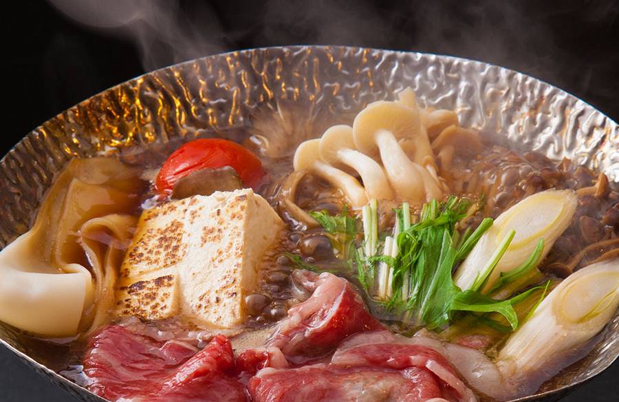 群馬名産の上州牛のすき焼き / 2