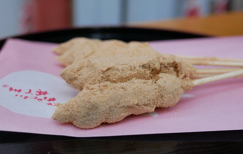 浅草駅に到着
「仲見世通り」を散策 / 4